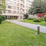 Calme Dans La Verdure Paris 16E